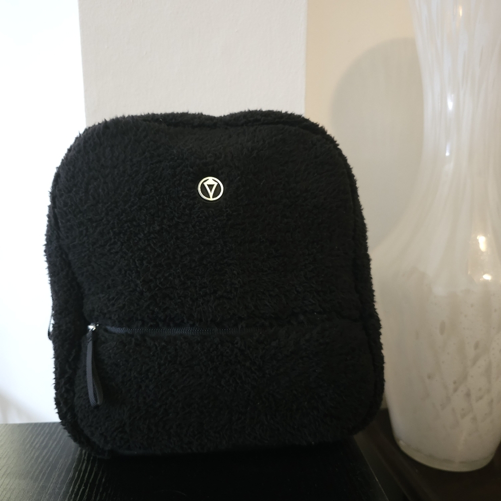 IVIVVA lululemon Black Shurpa Mini Backpack OS